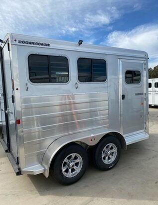 2022 Logan Coach BULLSEYE Horse Trailer