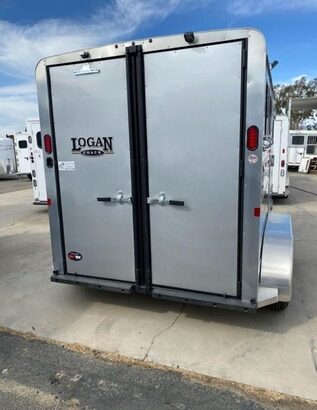 2022 Logan Coach BULLSEYE Horse Trailer