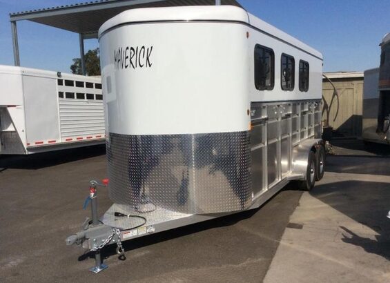 2021 Maverick LITE DELUXE Horse Trailer Warmblood